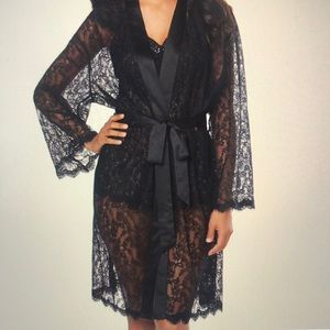 Soma signature luxurious lace robe